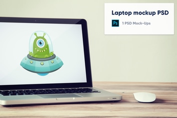 Laptop on wooden desk with mouse - Mockup PSD