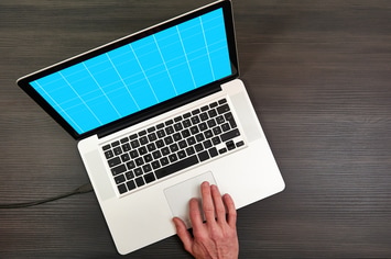 Laptop_Overhead