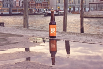 Street Reflection Beer Mockup